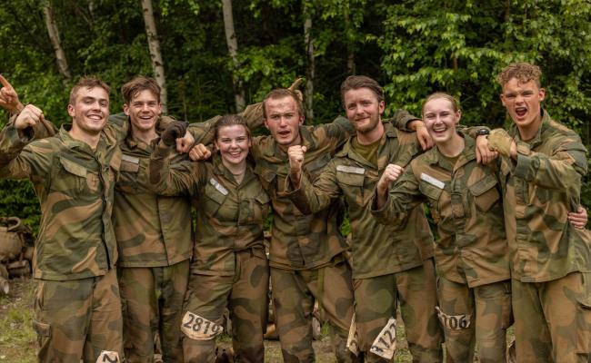 I dag kan de som er ferdige med førstegangstjeneste og har fått seg jobb som spesialist i Forsvaret kun ta befalsutdanning på Sessvollmoen, like ved Oslo lufthavn Gardermoen. Ei slik utdanning bør også tilbys i Nord-Norge, framholder nå flere av landsdelens ordførere. (Foto: Forsvaret)