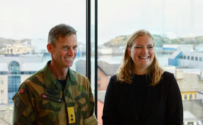 Sjefen for Luftforsvaret Rolf Folland og ordfører i Bodø Ida Pinnerød Sjefen for Luftforsvaret Rolf Folland og ordfører i Bodø Ida Pinnerød