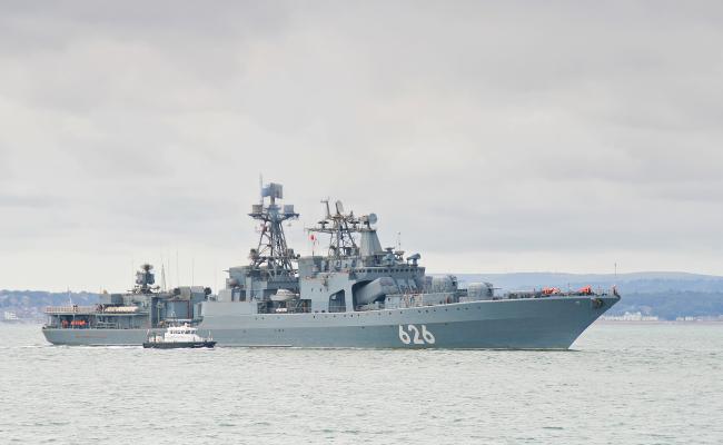 Destroyeren Viseadmiral Kulakov (av Udaloy-klassen) er blant Nordflåtens marinefartøy som skal være på tokt i Arktis utover sensommeren og høsten.(Foto: Brian Burnell/CC-BY-SA-3.0) Viseadmiral Kulakov, Nordflåten