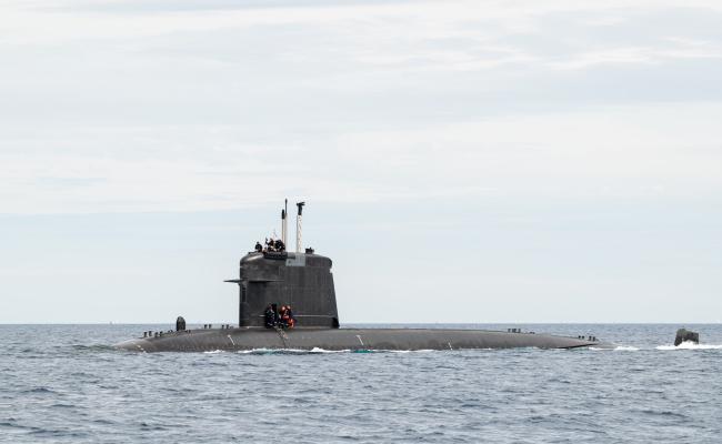 En fransk atomubåt ligger nå til kai ved Grøtsund havn i Tromsø. Illustrasjonsbilde av den reaktordrevne angrepsubåten Perle. (Foto: Den franske marinen)