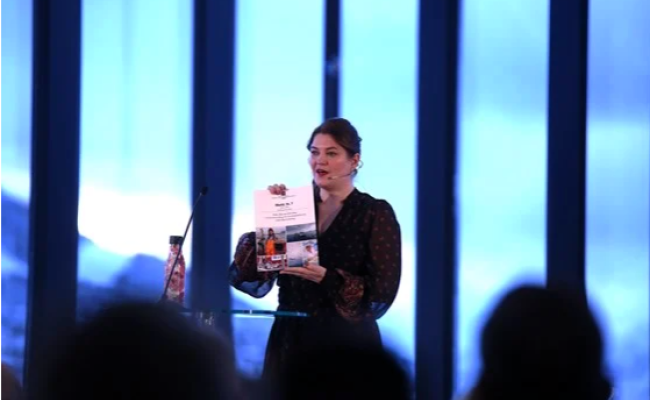 Fiskeri- og havminister Cecilie Myrseth holder den nye kvotemeldingen. (Foto: NFD) Fiskeri- og havminister Cecilie Myrseth kvotemeldingen