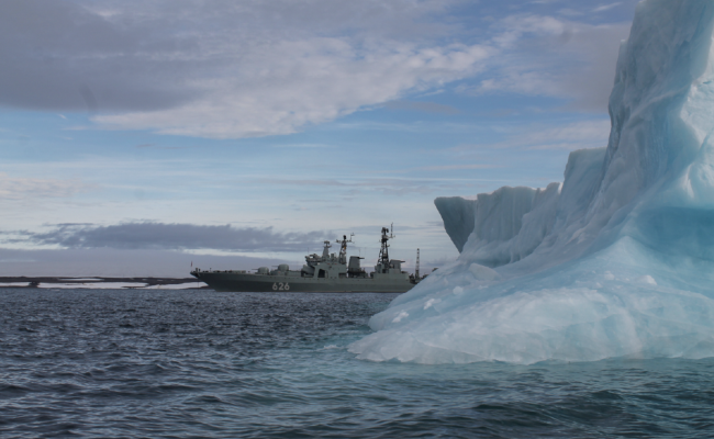 Destroyeren Viseadmiral Kulakov under Nordflåtens lengre arktiske tokt i høst. Et nytt slikt tokt skal gjennomføres i 2024 med oppstart i august, melder det russiske forsvarsministeriet. (Foto: Det russiske forsvarsministeriet)