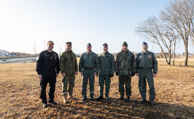 Militære ledere fra Norden og USA ved Bodin leir i Bodø. Fra venstre: Visesjef for USAs 2. flåte, kontreadmiral David Patchell; sjef for Second Marine Aircraft Wing i USAs marinekorps, generalmajor Scott F. Benedict; sjef for det norske luftforsvaret, generalmajor Rolf Folland; sjef for det svenske luftforsvaret, generalmajor Jonas Wikman; sjef for det finske luftforsvaret, generalmajor Juha-Pekka Keränen; samt stabssjef i det danske luftforsvaret, oberst Henrik Hegner Nielsen. (Foto: Fabian Helmersen / Forsvaret). Militære ledere fra Norden og USA ved Bodin leir i Bodø. Fra venstre: Visesjef for USAs 2. flåte, kontreadmiral David Patchell; sjef for Second Marine Aircraft Wing i USAs marinekorps, generalmajor Scott F. Benedict; sjef for det norske luftforsvaret, generalmajor Rolf Folland; sjef for det svenske luftforsvaret, generalmajor Jonas Wikman; sjef for det finske luftforsvaret, generalmajor Juha-Pekka Keränen; samt stabssjef i det danske luftforsvaret, oberst Henrik Hegner Nielsen. (Foto: Fabian Helmersen / For