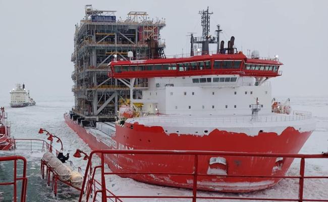 Red Box’s Audax carrying a module for Arctic LNG 2 in 2022. (Source: Novatek) Audax source Novatek Novatek-receives-Arctic-LNG-2-module-via-NSR-at-Murmansk-yard