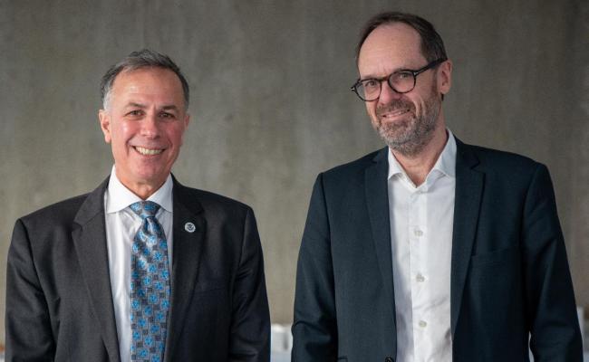 Under Secretary Dmitri Kusnezov (t.v.), leder ved direktoratet for vitenskap og teknologi i USAs sikkerhetsdepartement, besøkte UiT Norges arktiske universitet på fredag for en kunnskapsoppdatering. Vert for møtet var Jan Gunnar-Winther, UiTs prorektor for forskning og utvikling. (Foto: Kjetil Rydland/UiT) Dmitri Kusnezov og Jan Gunnar-Winther