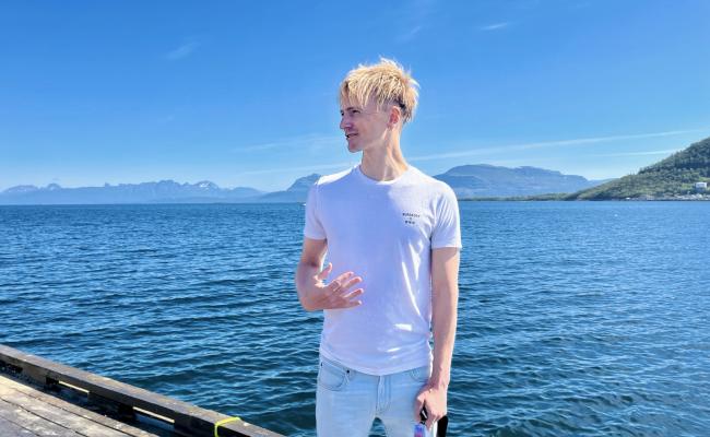 Hovedgjest i High Noon-debatten om kunst og moral: Magnus Børmark, gitarist i Gåte og komponist. (Foto: Astri Edvardsen)