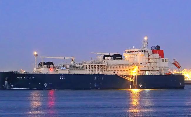 LNG carrier in the port of Rotterdam, Netherlands. (Source: Kees Torn under CC BY-SA 2.0)