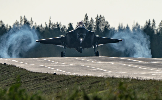 F-35A jet highway landing