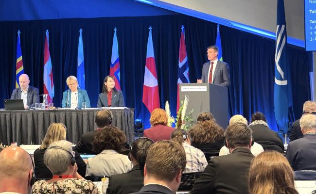 Hvis det ikke settes handling bak ordene om det sterke fellesskapet, mister Nordisk råd og Nordisk ministerråd sin verdi for Færøyene, framholder den færøyske lagmannen Aksel V. Johannesen (Javnaðarflokkurin) på Nordisk råds sesjon i Reykjavík, Island. (Foto: Færøyenes landsstyre)