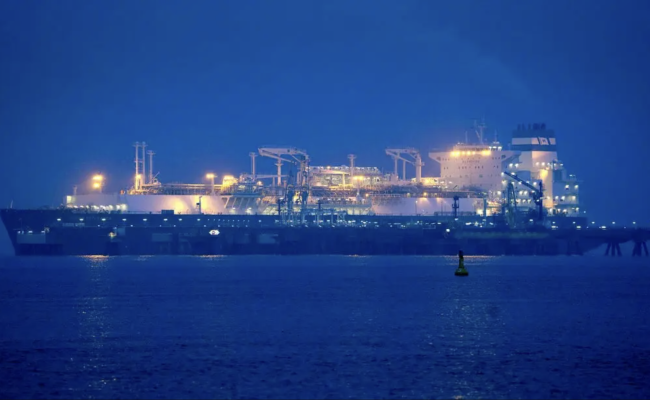 Höegh Esperanza floating LNG import ship at Germany’s Wilhelmshaven LNG terminal. Höegh Esperanza floating LNG import ship at Germany’s Wilhelmshaven LNG terminal.