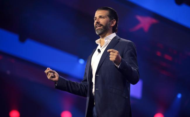 Forretningsmannen Donald Trump jr. er nå på et Grønlandsbesøk som er varslet og fulgt tett av faren Donald J. Trump, som snart gjør gjeninntreden som USAs president. (Foto: Gage Skidmore, CC BY-SA 2.0) Forretningsmannen Donald Trump jr. er nå på et Grønlandsbesøk som er varslet og fulgt tett av faren Donald J. Trump, som snart gjør gjeninntreden som USAs president. (Foto: Gage Skidmore, CC BY-SA 2.0)
