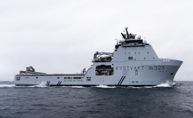 Arctic Guardian 2025 er rednings- og beredskapsøvelse i regi av Arktisk kystvaktforum, en uavhengig, uformell og operativ samarbeidsorganisasjon. Under øvingen skal norske kystvaktfartøy som KV Bison (på bildet) og beredskapsaktører øve på samvirke med kystvaktressurser fra Canada, Danmark, Finland, Island, Sverige og USA. (Foto: Johannes Bærhaugen/Forsvaret) Arctic Guardian 2025 er rednings- og beredskapsøvelse i regi av Arktisk kystvaktforum, en uavhengig, uformell og operativ samarbeidsorganisasjon. Under øvingen skal norske kystvaktfartøy som KV Bison (på bildet) og beredskapsaktører øve på samvirke med kystvaktressurser fra Canada, Danmark, Finland, Island, Sverige og USA. (Foto: Johannes Bærhaugen/Forsvaret)