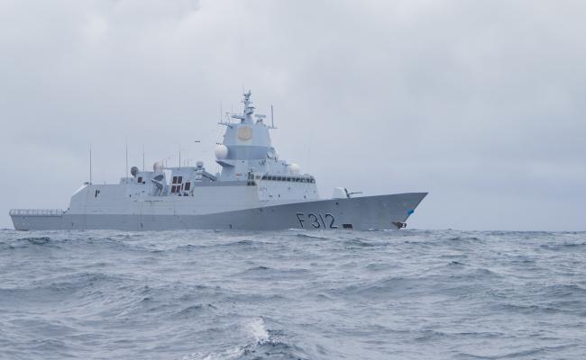 Den norske fregatten KNM Otto Sverdrup, her på et tidligere seilas i Andfjorden, skal i aksjon når Formidable Shield innledes mandag. Danmark, Nederland, Belgia, Spania, Canada og USA deltar også med fregatter på øvelsen. (Foto: Daniel Netland/Forsvaret) 
