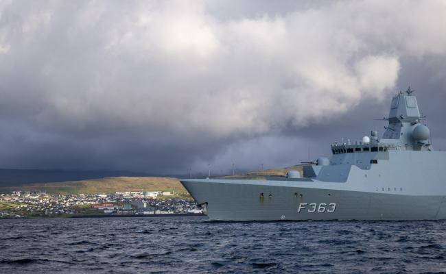 Den danske fregatten HDMS Niels Juul passerte torsdag Færøyene på vei til Grønland. (Foto: Simon Elbeck/Danmarks forsvar) Den danske fregatten HDMS Niels Juul passerte torsdag Færøyene på vei til Grønland. (Foto: Simon Elbeck/Danmarks forsvar)