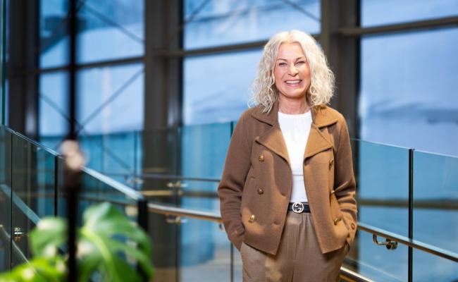 Hanne Karoline Kræmer, konsernsjef i SpareBank 1 Nord-Norge, forteller om fortsatt økonomisk stabilitet i nord. (Foto: Håkon Steinmo/SpareBank1 Nord-Norge)