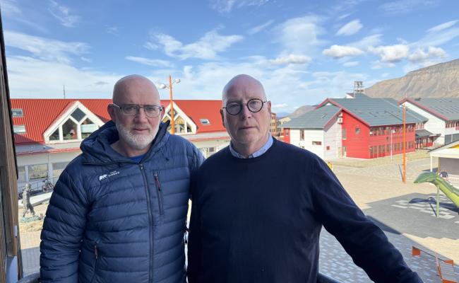 Styreleder Ronny Strømnes i Svalbard reiselivsråd (t.h) og reiselivssjef Ronny Brunvoll i Visit Svalbard. (Foto: Visit Svalbard) Ronny Strømnes og og Ronny Brunvoll