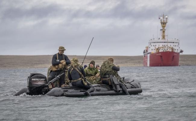 Canadiske styrker øver ved Cambridge Bay på Victoriaøya, som ligger langs Nordvestpassasjen, under operasjon Nanook-Nunakput 2023. (Foto: Alana Morin/Canadas forsvar) Canadiske styrker øver ved Cambridge Bay på Victoriaøya, som ligger langs Nordvestpassasjen, under operasjon Nanook-Nunakput 2023. (Foto: Alana Morin/Canadas forsvar)