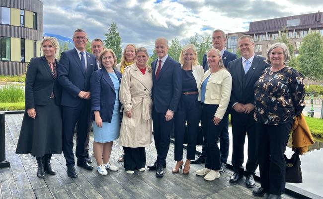 Statsminister Jonas Gahr Støre, flankert av forsknings- og høyere utdanningsminister Sigrun Aasland (t.h.) og næringsminister Cecilie Myrseth (t.v.), besøkte UiT Norges arktiske universitet i Tromsø tirsdag for å lansere en stor og langsiktig satsing på forskning i Polhavet. (Foto: Astri Edvardsen) Statsminister Jonas Gahr Støre, flankert av forsknings- og høyere utdanningsminister Sigrun Aasland (t.h.) og næringsminister Cecilie Myrseth (t.v.), besøkte UiT Norges arktiske universitet i Tromsø tirsdag for å lansere en stor og langsiktig satsing på forskning i Polhavet. (Foto: Astri Edvardsen)