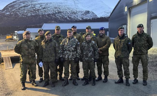 Sjefer og sjefsersjanter for Nordkalottens brigader og heimevernsstyrker ved Akkasæter leir i indre Troms tidligere denne uka. Deres samling gikk over tre dager. (Foto: Forsvaret)