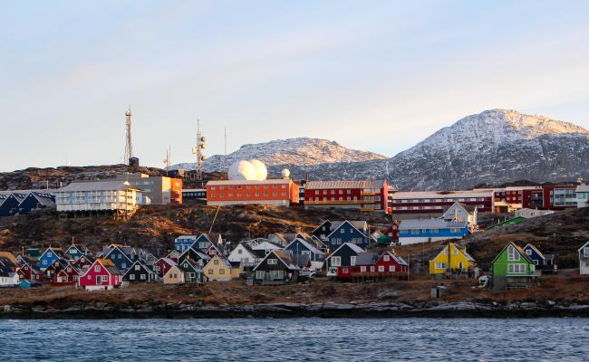 Nuuk bybilde, telekommunikasjon, boliger