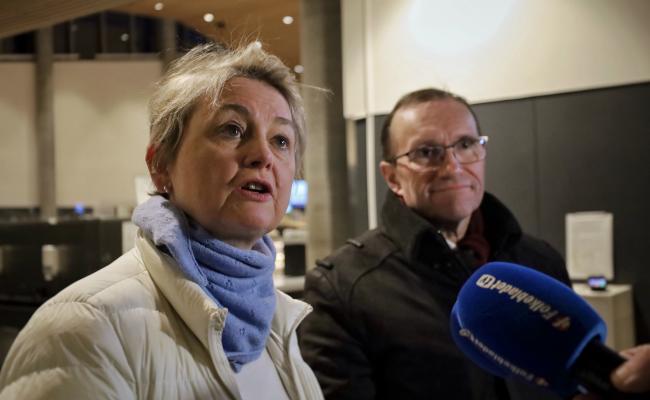 Torsdag besøkte Storbritannias utenriksminister Yvette Cooper (Labour) og Norges utenriksminister Espen Barth Eide (Ap) britiske og norske styrker på Bardufoss i indre Troms. De gjennomførte også bilaterale drøftinger. Her møter de norsk presse. (Foto: Astri Edvardsen)