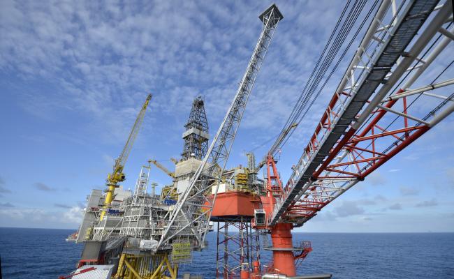 Nedgang i etterspørsel som en følge av elektriske biler og energieffektivisering, blir mer enn spist opp av økt bruk av olje innen petrokjemi og flytrafikk, ifølge en helt fersk IEA-rapport  (Foto: Harald Pettersen/Equinor)