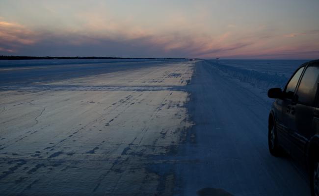 This section of the ice road connects Yellowknife to the small community of Dettah, Northwest Territories, Canada. (Photo: Chris Fournier/flickr).