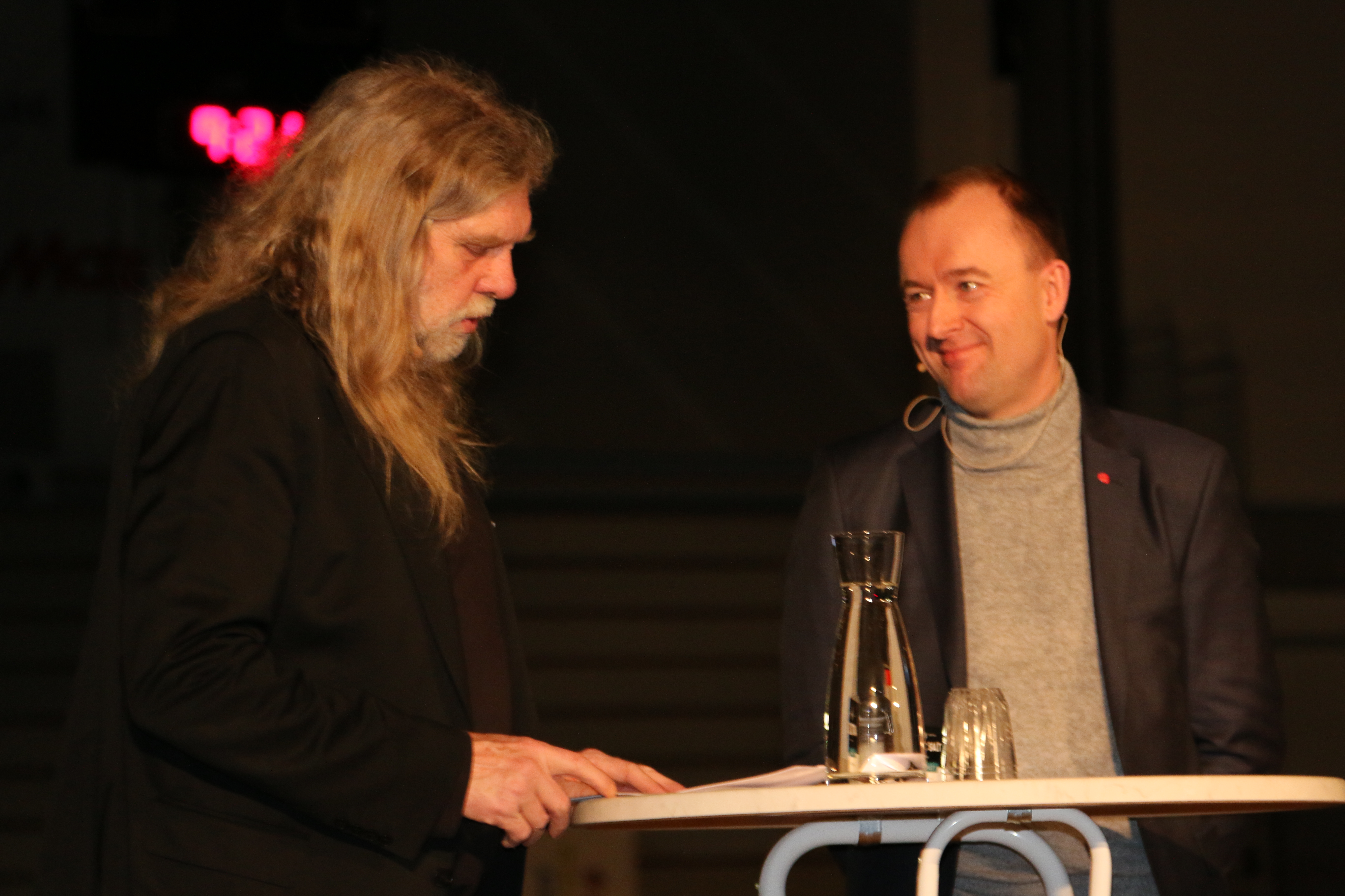MP Eirik Sivertsen (Labour) in conversation with moderator and HNN Editor Arne O. Holm. (Photo: Hege Eilertsen)