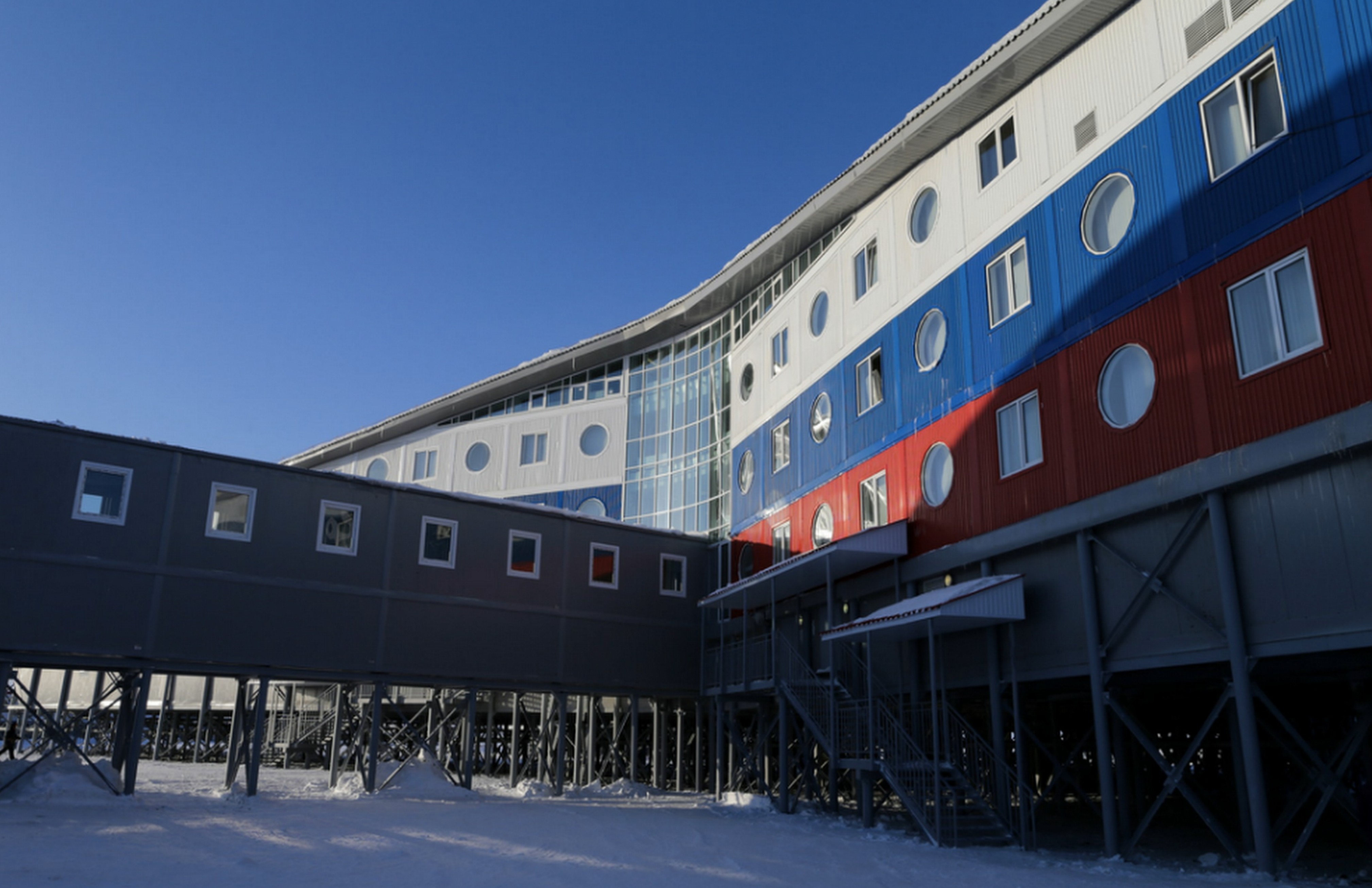 The Arctic Trefoil station is constructed on stilts to better withstand the buildup of snow and ice. (Photo: Courtesy of Ministry of Defense of the Russian Federation)