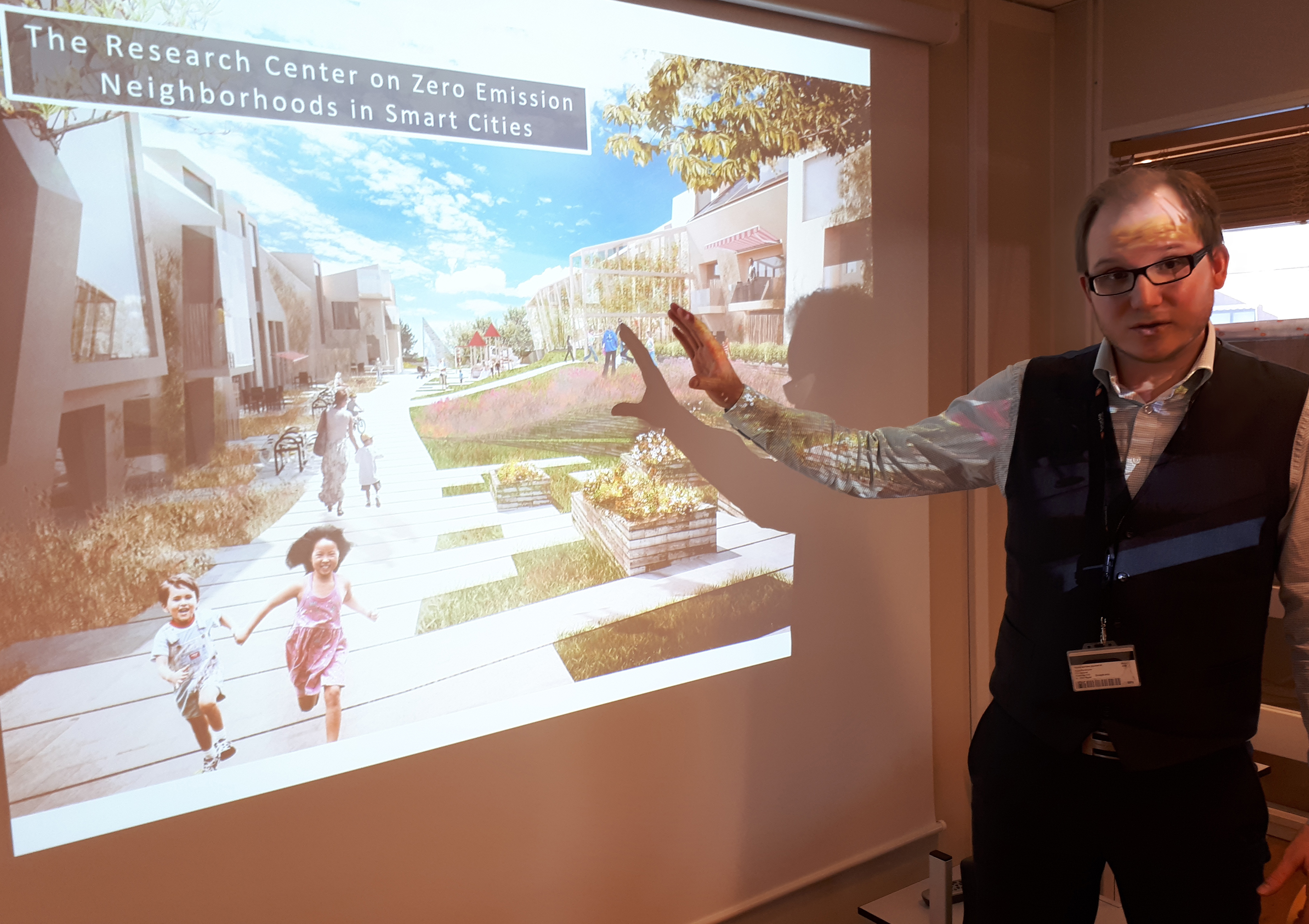 Prosjektleder Daniel Bjarmann-Simonsen, en ivrig formidler av fremtidsmulighetene som har åpnet seg i Bodø. (Foto: Arne F. Finne).