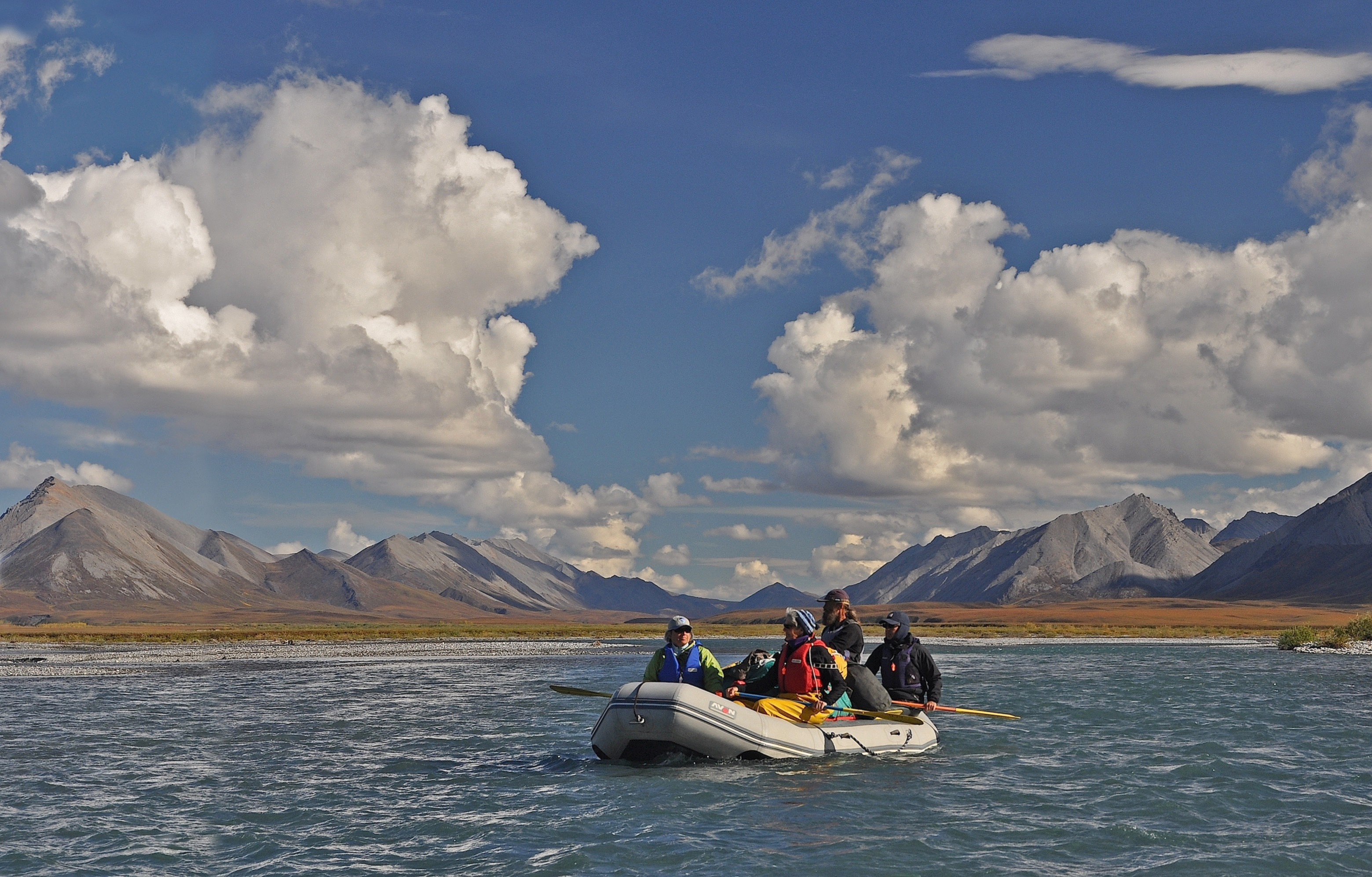 OBS! Photo from Arctic Deeply-rep.The author guiding a raft on the Canning River. (Photo: Rich Wilkins)