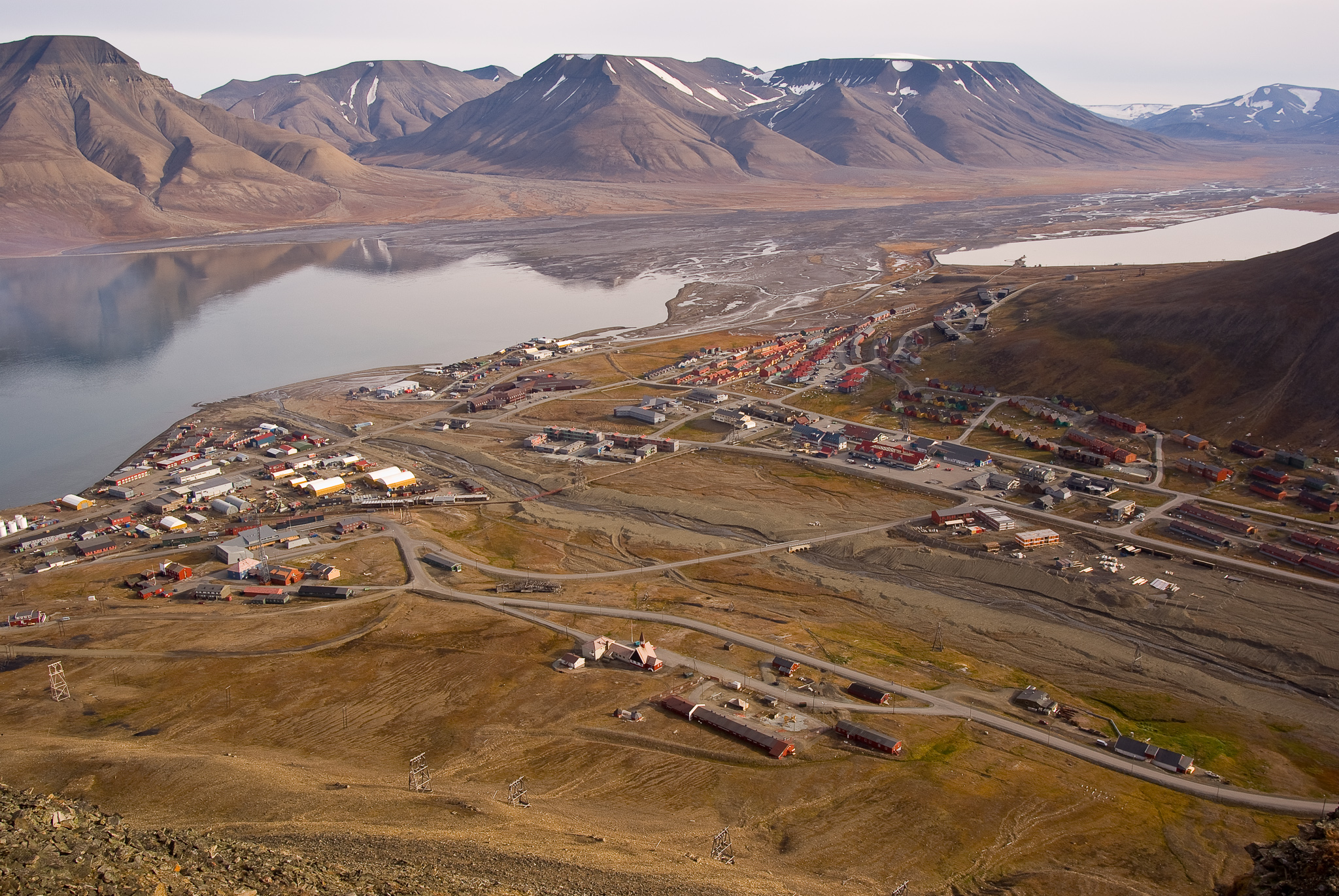Å utvikle Arktis krever infrastruktur, og Svalbard ligger utmerket til. Norge må være smarte og sikre vår geopolitisk strategiske posisjon i Arktis. Vi er verdens rikeste land, og vi har verdens nordligste velfungerende arktiske samfunn, skriver Christin Kristoffersen. (Foto: Eirik Berger)