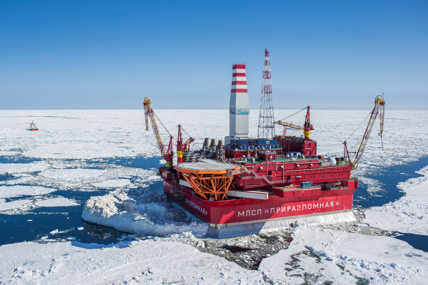 Gazprom’s Prirazlomnaya offshore ice-resistant stationary platform in the Pechora Sea. (Photo: Krichevsky under CC BY-SA 4.0)