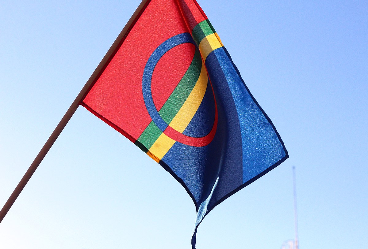 Målet med prosjektet og forskningen til Anne Silviken og Petter Stoor er å få bedre forståelse for hvorfor unge samiske menn tok sitt eget liv. (Foto: Illustrasjon, samisk flagg)