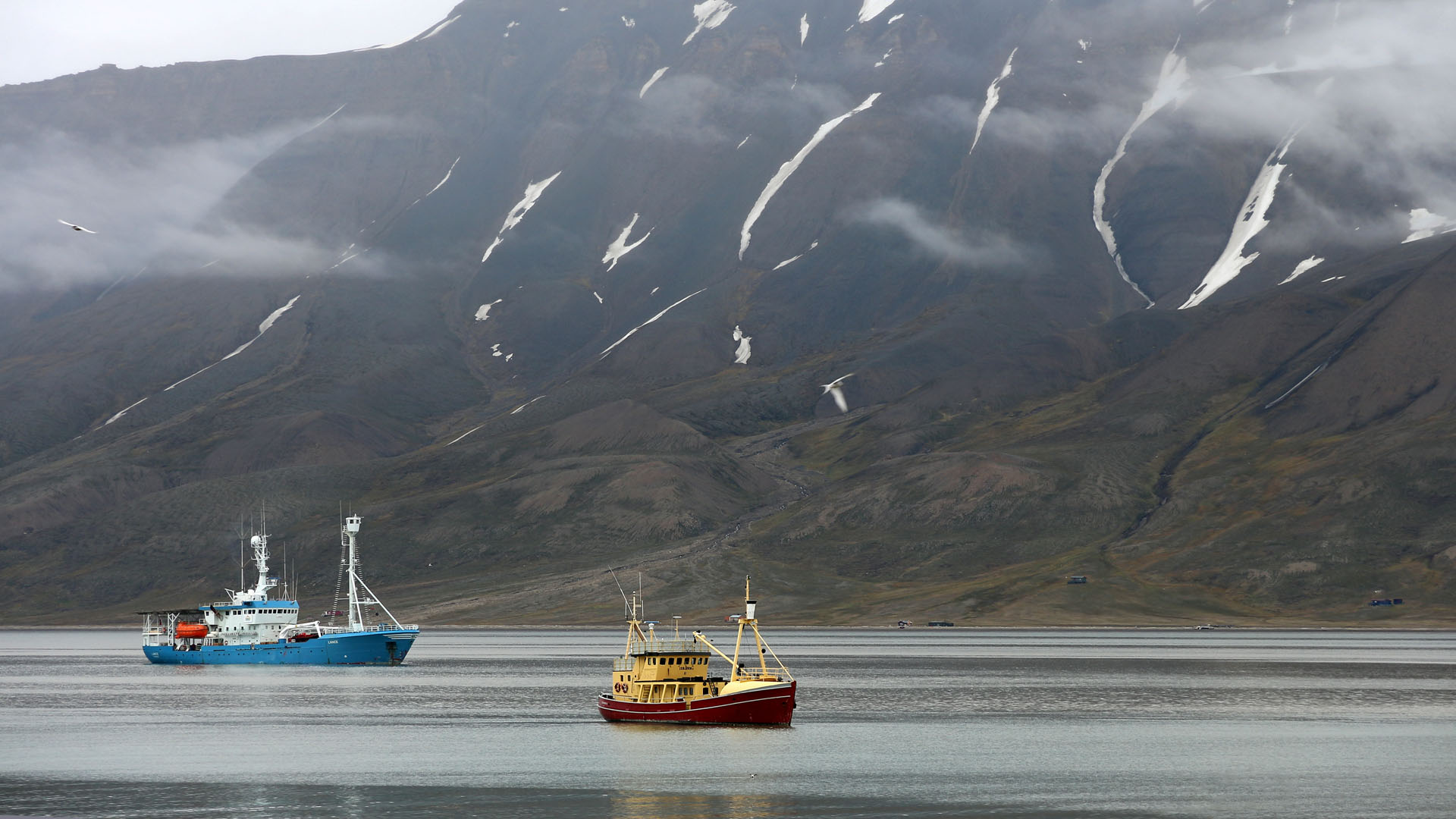 Small boats that mainly operate in Isfjorden may risk having to go far out into the open sea in order to deposit its sewage waste if the new regulations for such deposits are not differentiated. (Photo: Wikimedia Commons)